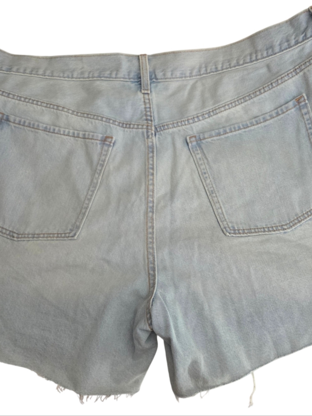 NWOT Old Navy Slouchy Straight Cutoff Shorts Light Wash Size 24 Plus - Picture 3 of 4